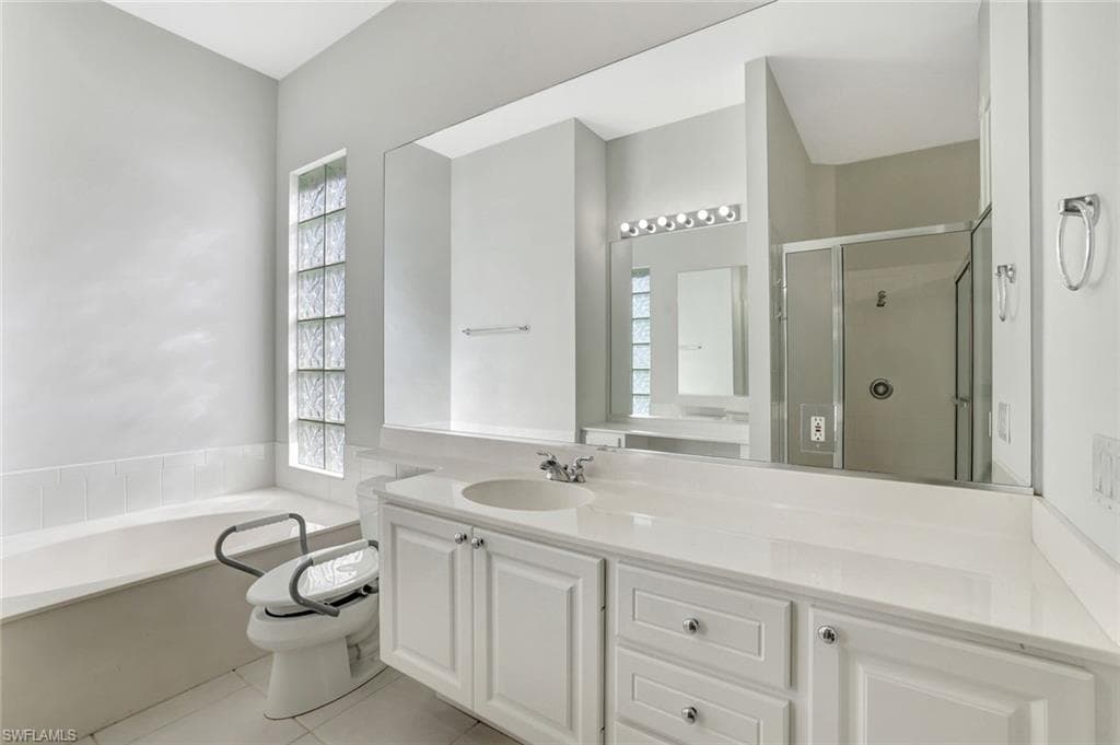 2918 Gilford Way, Naples, FL 34119-20
