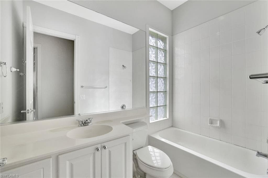 2918 Gilford Way, Naples, FL 34119-24