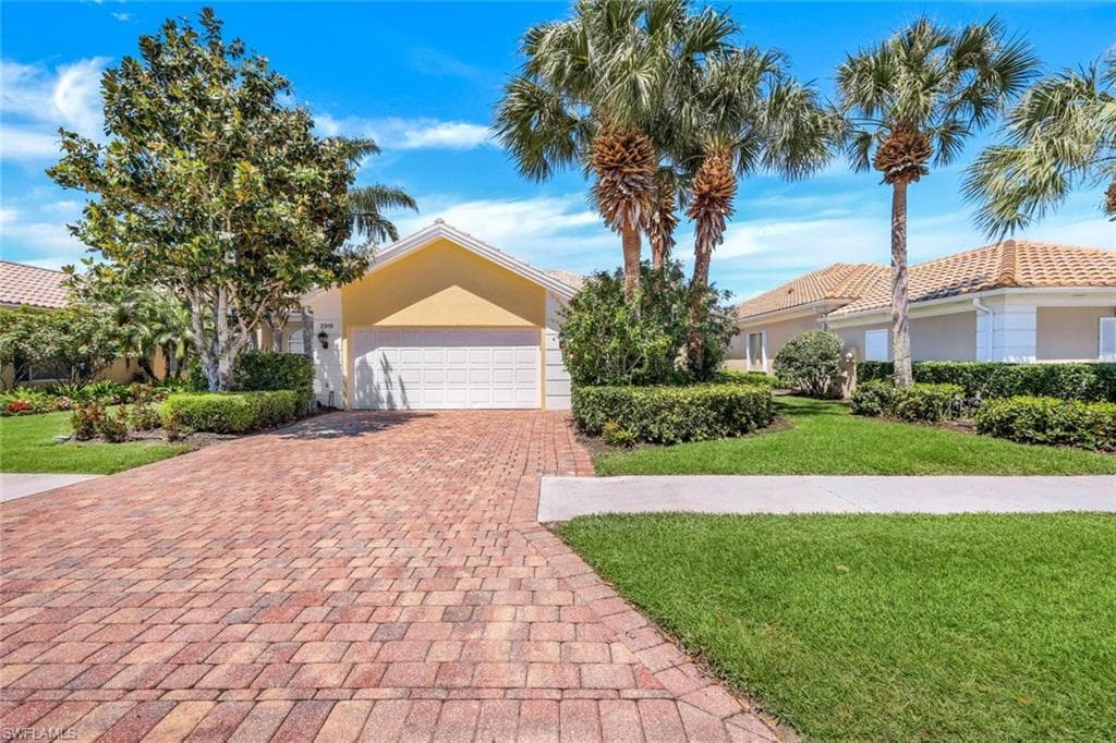 2918 Gilford Way, Naples, FL 34119-2