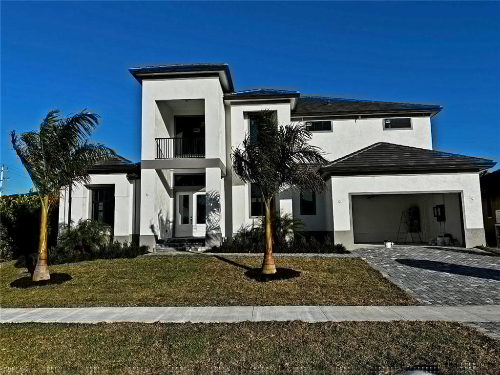 109 Gulfstream St, Marco Island, FL 34145-2