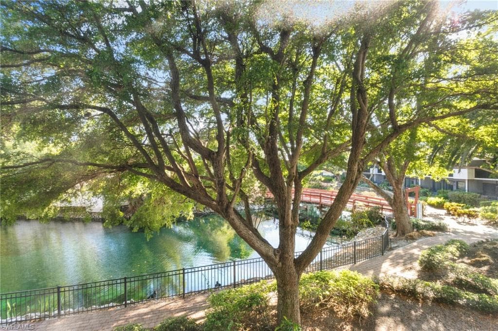600 Neapolitan Way 257, Naples, FL 34103-19