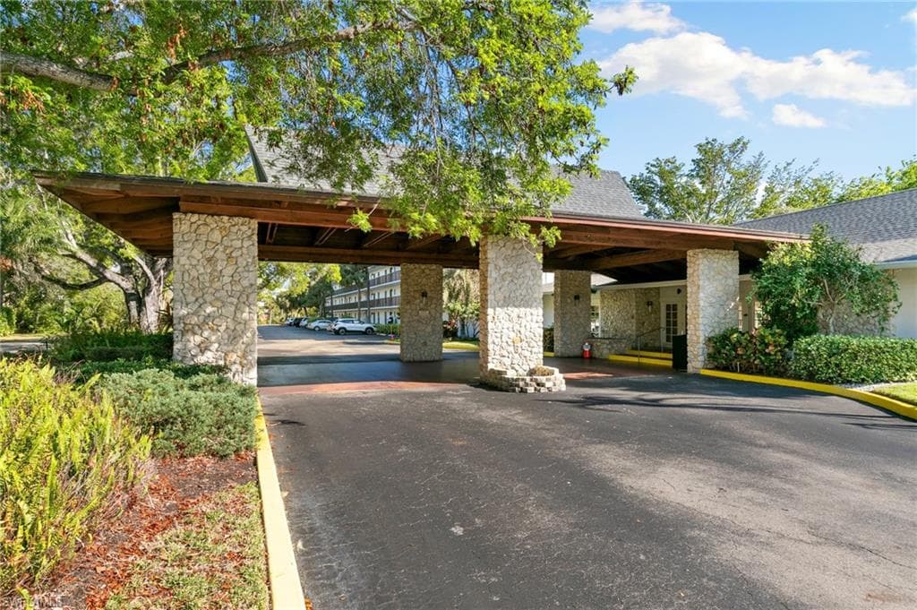 600 Neapolitan Way 257, Naples, FL 34103-20