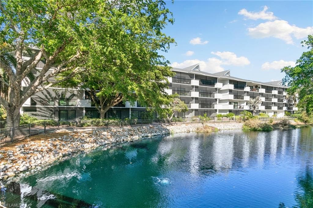 600 Neapolitan Way 257, Naples, FL 34103-4