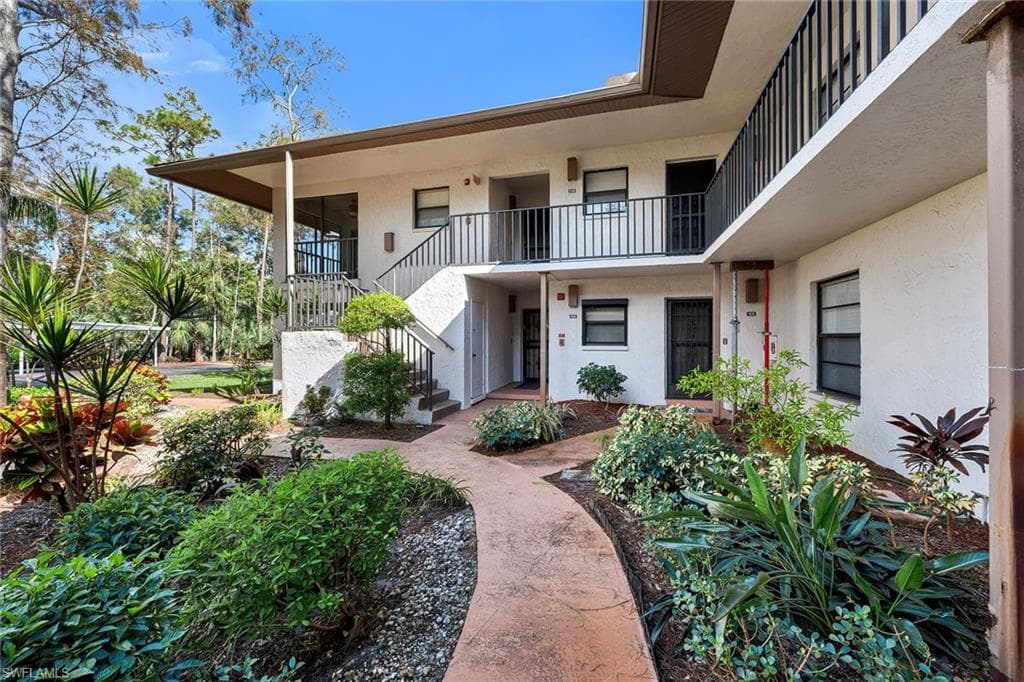 1701 Courtyard Way A-105, Naples, FL 34112-25