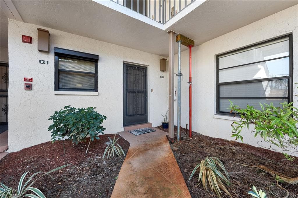 1701 Courtyard Way A-105, Naples, FL 34112-26