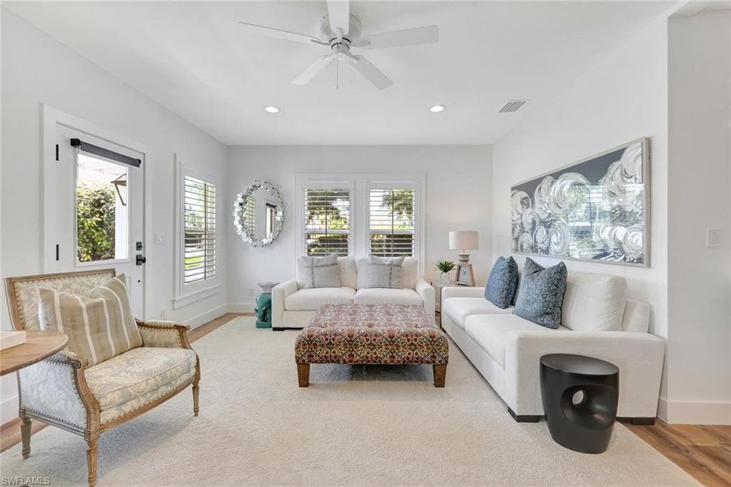 481 8th Ave S, Naples, FL 34102-9