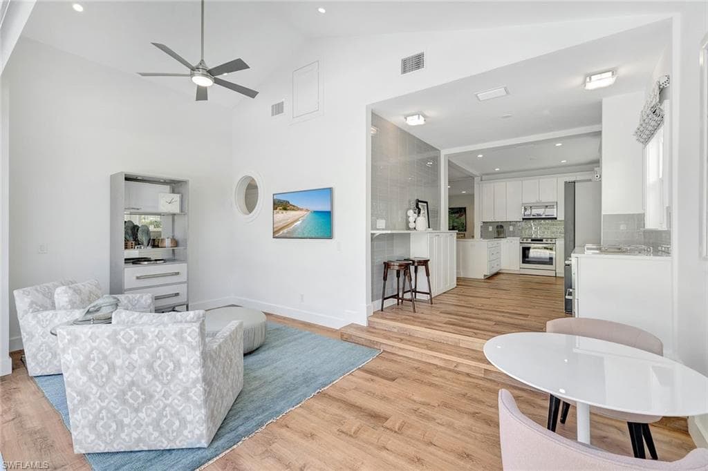 481 8th Ave S, Naples, FL 34102-10