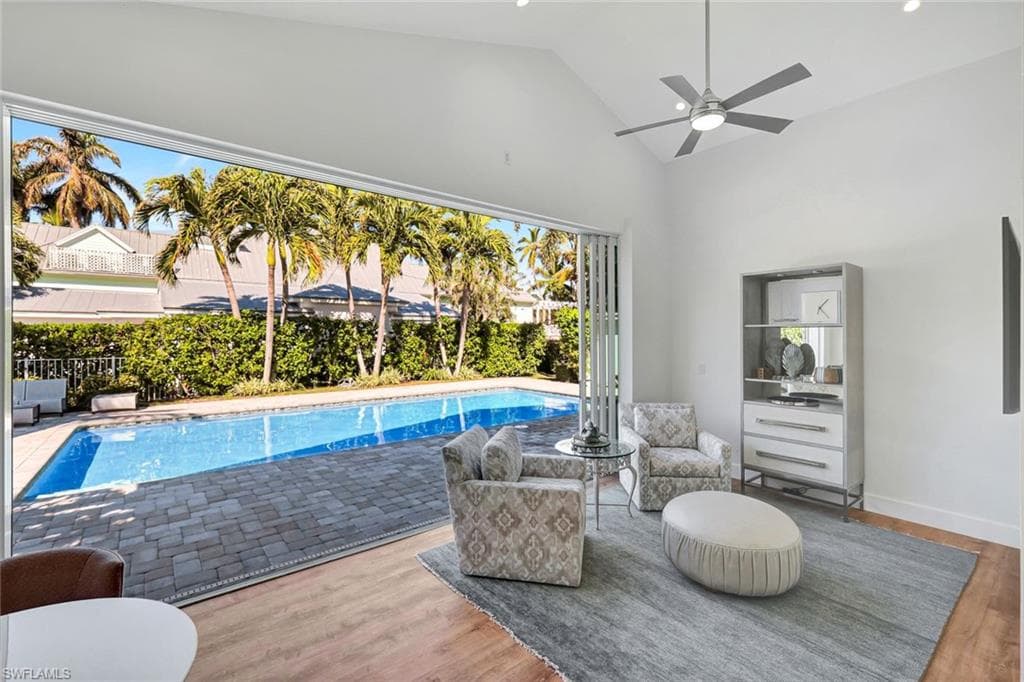 481 8th Ave S, Naples, FL 34102-11