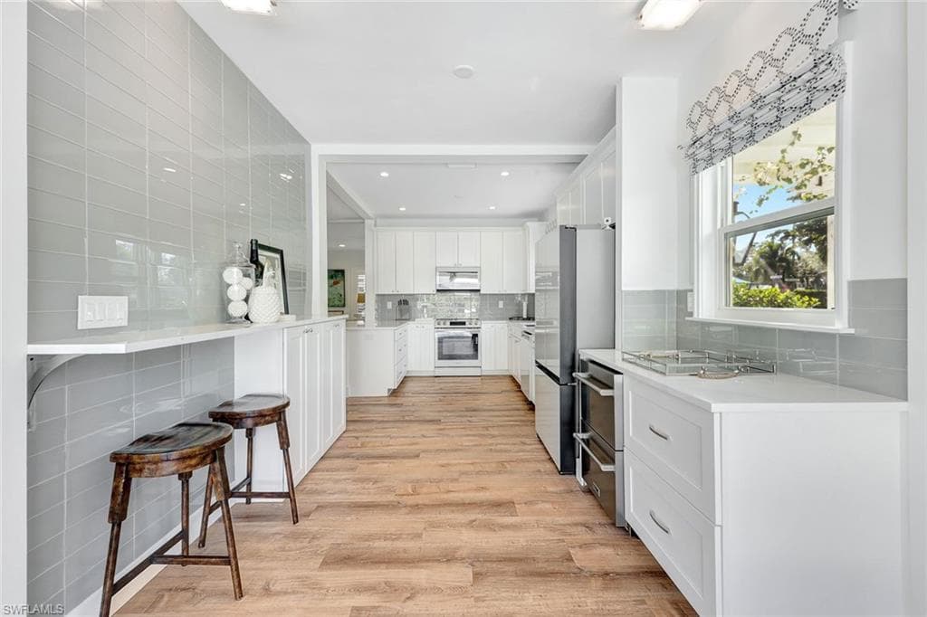 481 8th Ave S, Naples, FL 34102-14