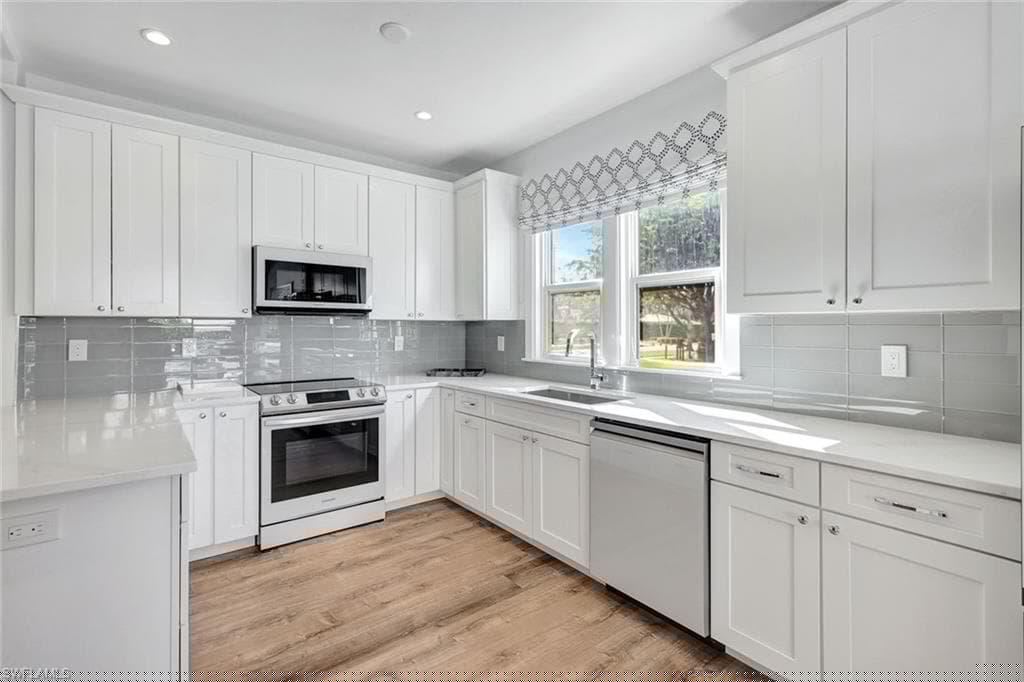 481 8th Ave S, Naples, FL 34102-16