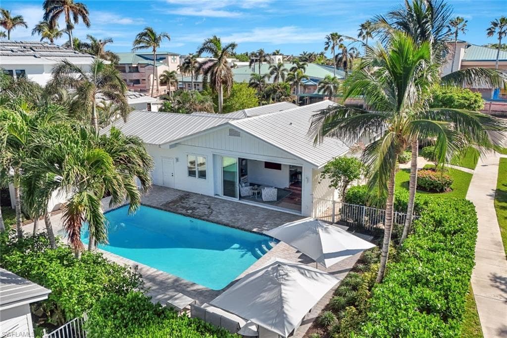 481 8th Ave S, Naples, FL 34102-1
