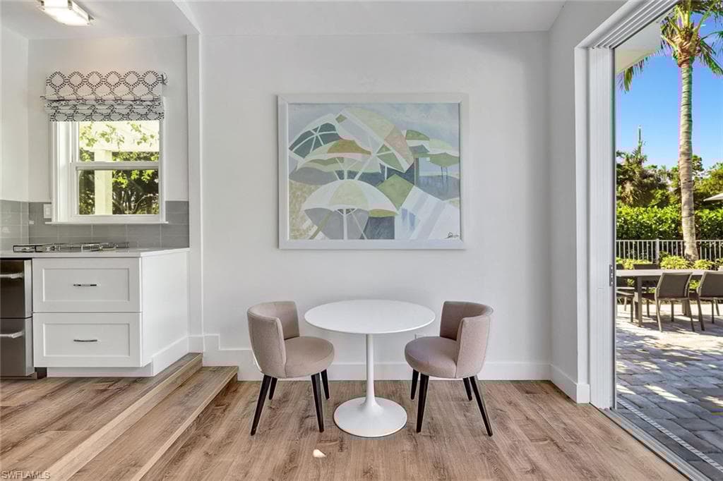 481 8th Ave S, Naples, FL 34102-22