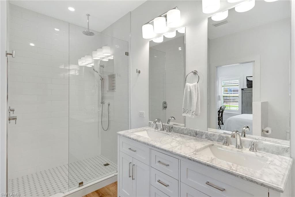 481 8th Ave S, Naples, FL 34102-28