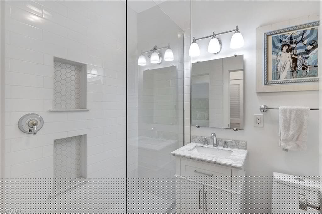 481 8th Ave S, Naples, FL 34102-30