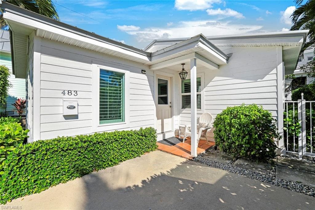 481 8th Ave S, Naples, FL 34102-32