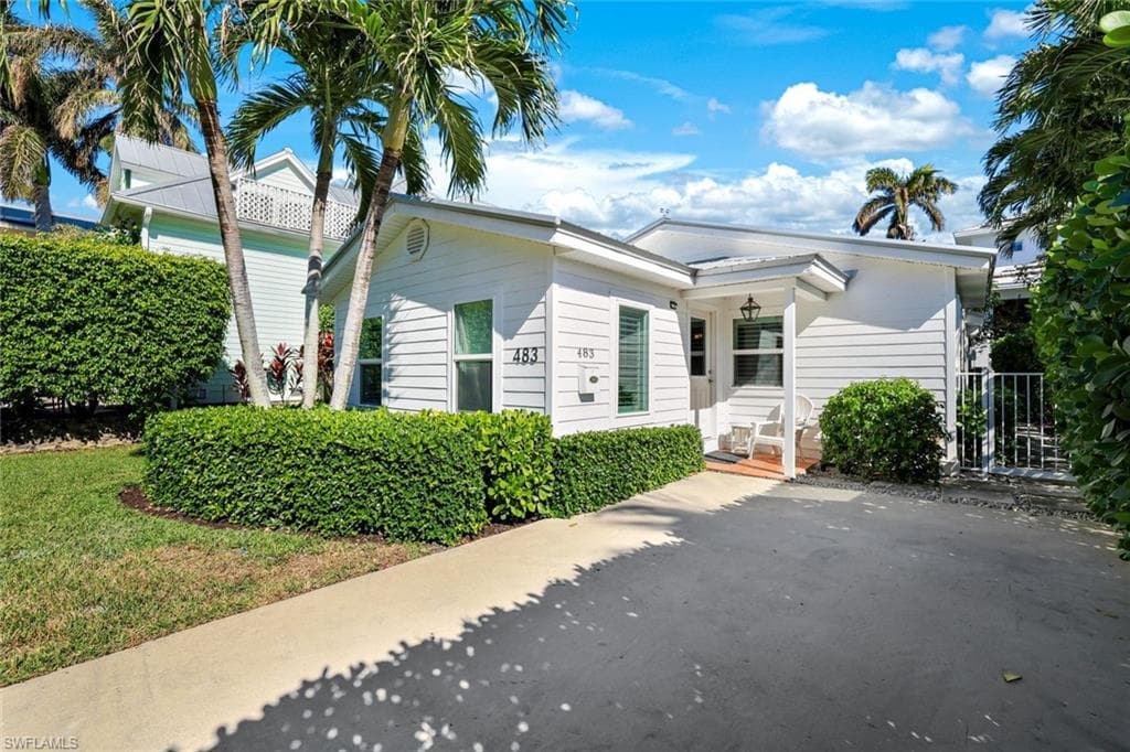 481 8th Ave S, Naples, FL 34102-33
