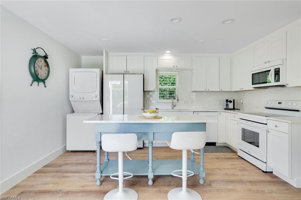 481 8th Ave S, Naples, FL 34102-35