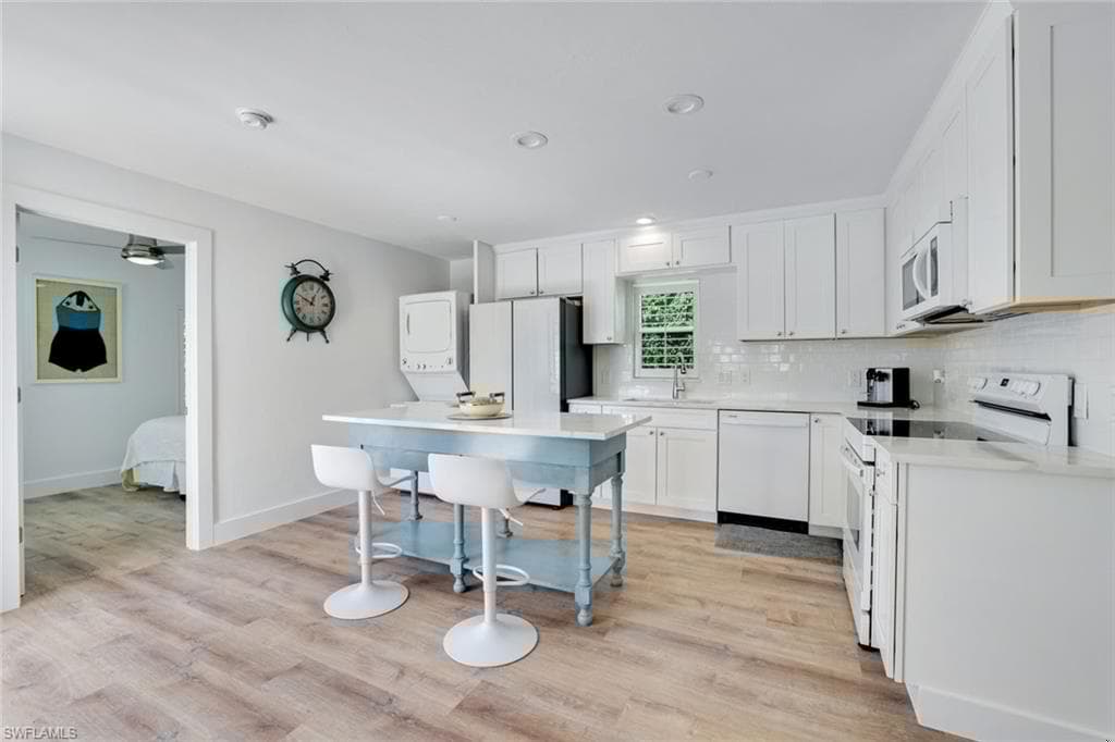 481 8th Ave S, Naples, FL 34102-36