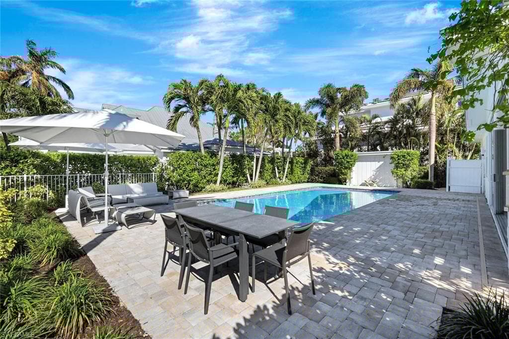 481 8th Ave S, Naples, FL 34102-42