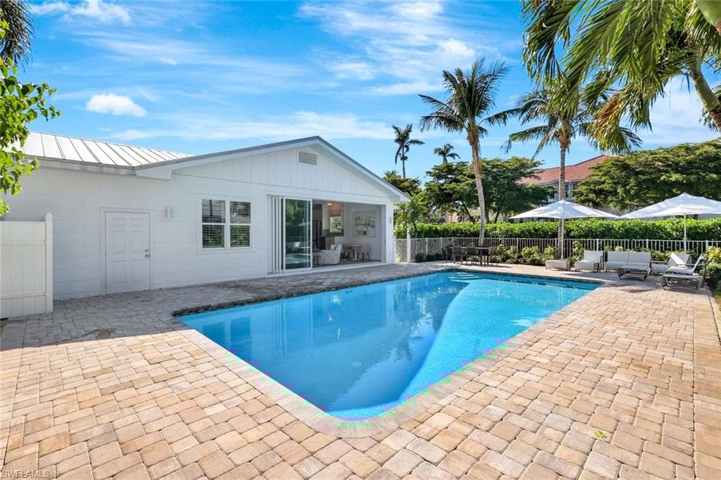 481 8th Ave S, Naples, FL 34102-43