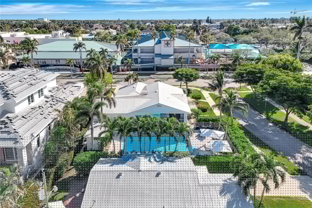 481 8th Ave S, Naples, FL 34102-45