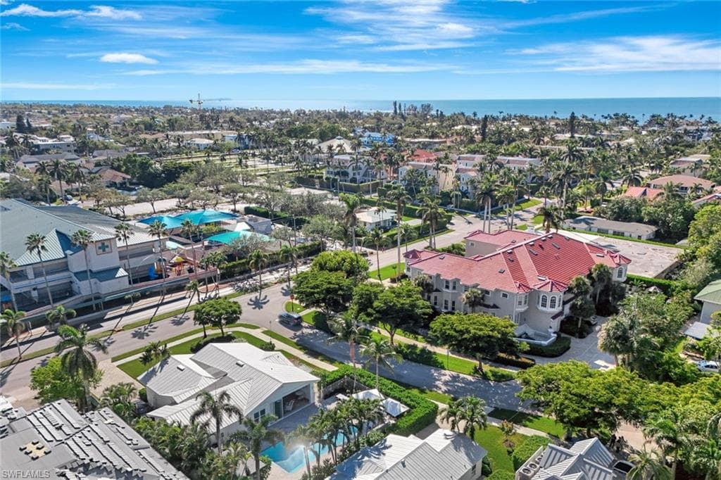 481 8th Ave S, Naples, FL 34102-46