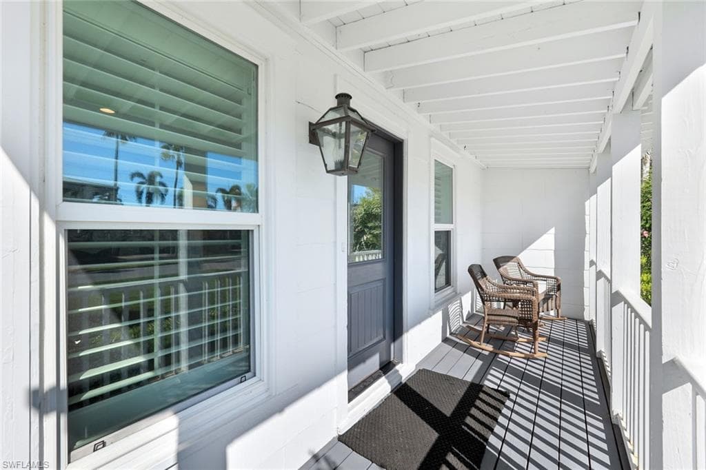 481 8th Ave S, Naples, FL 34102-5