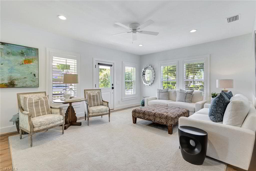 481 8th Ave S, Naples, FL 34102-8