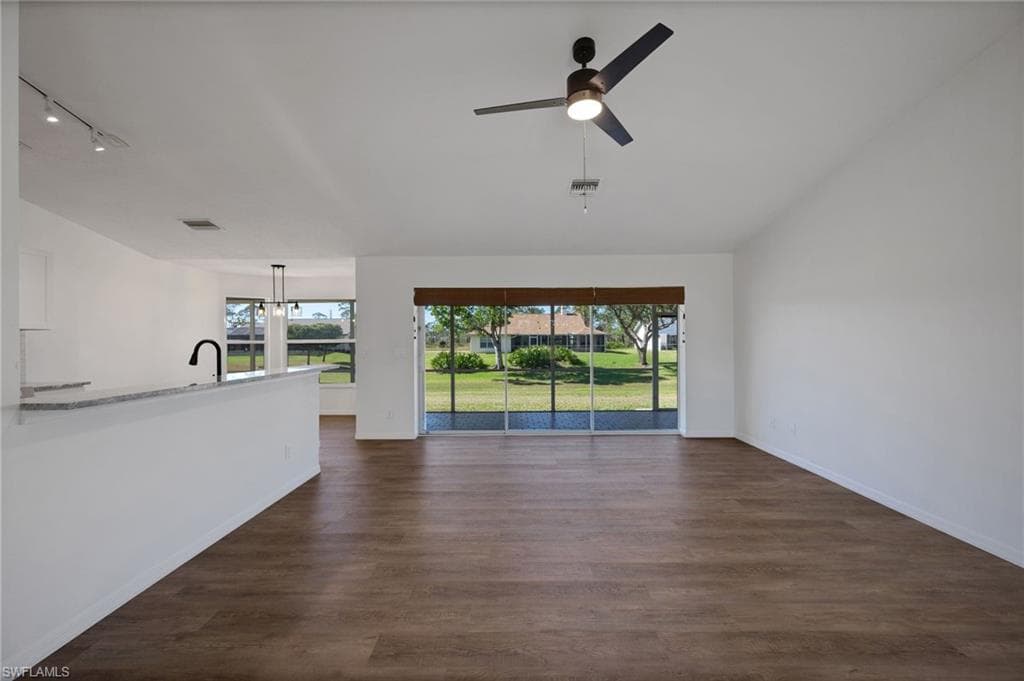 20550 Porthole Ct, Estero, FL 33928-33