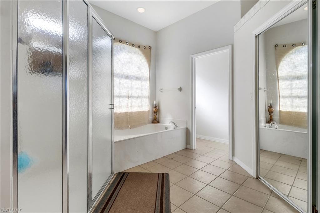 2041 24th Ave NE, Naples, FL 34120-22