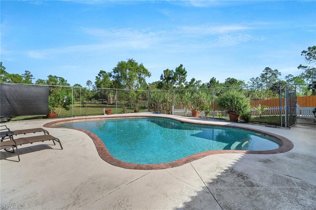 2041 24th Ave NE, Naples, FL 34120-28