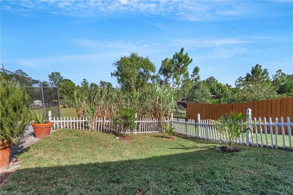 2041 24th Ave NE, Naples, FL 34120-29