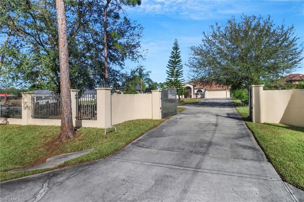 2041 24th Ave NE, Naples, FL 34120-3