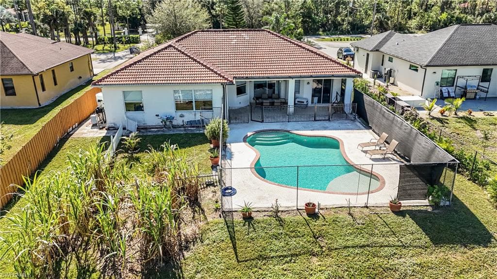2041 24th Ave NE, Naples, FL 34120-40