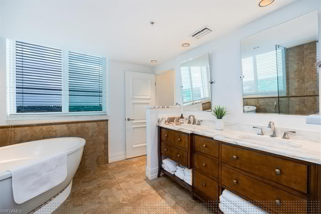 7515 Pelican Bay Blvd 14a, Naples, FL 34108-17