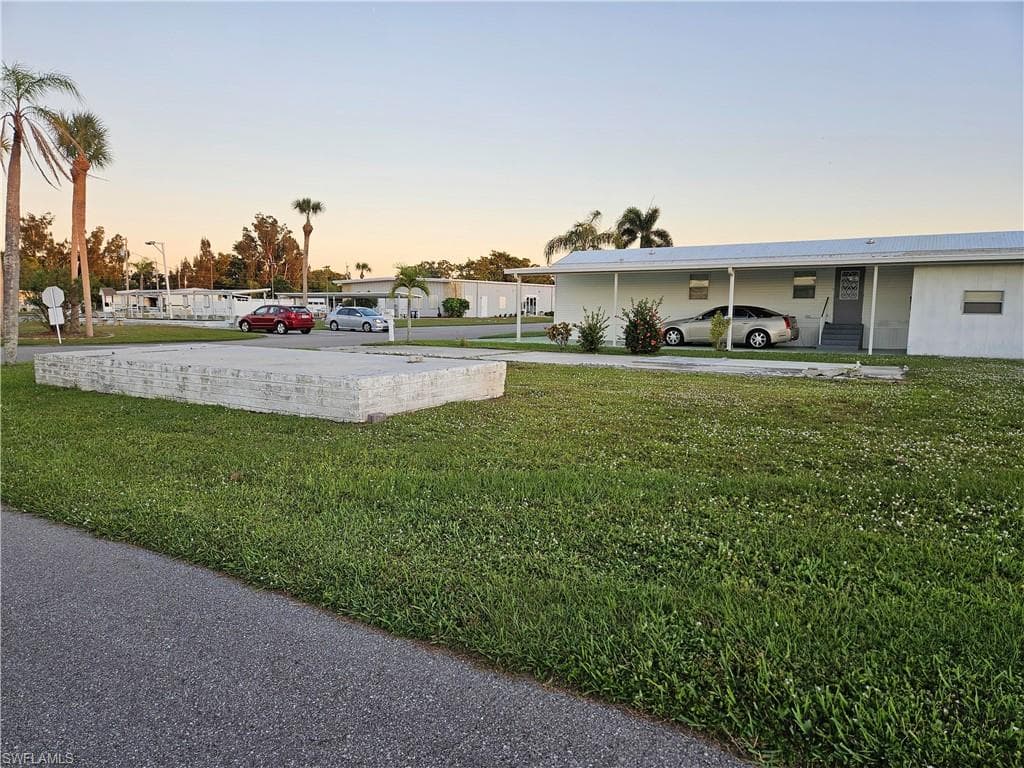 2771 Deerfield Dr, North Fort Myers, FL 33917-8