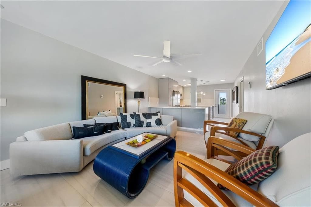 636 Broad Ave S J-636, Naples, FL 34102-4