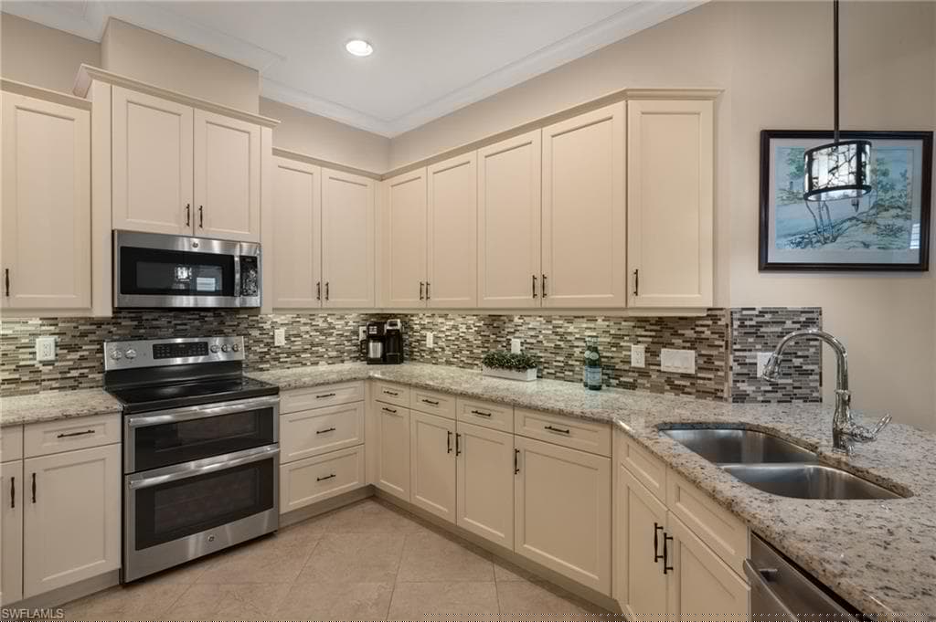 7014 Dominica Dr, Naples, FL 34113-9