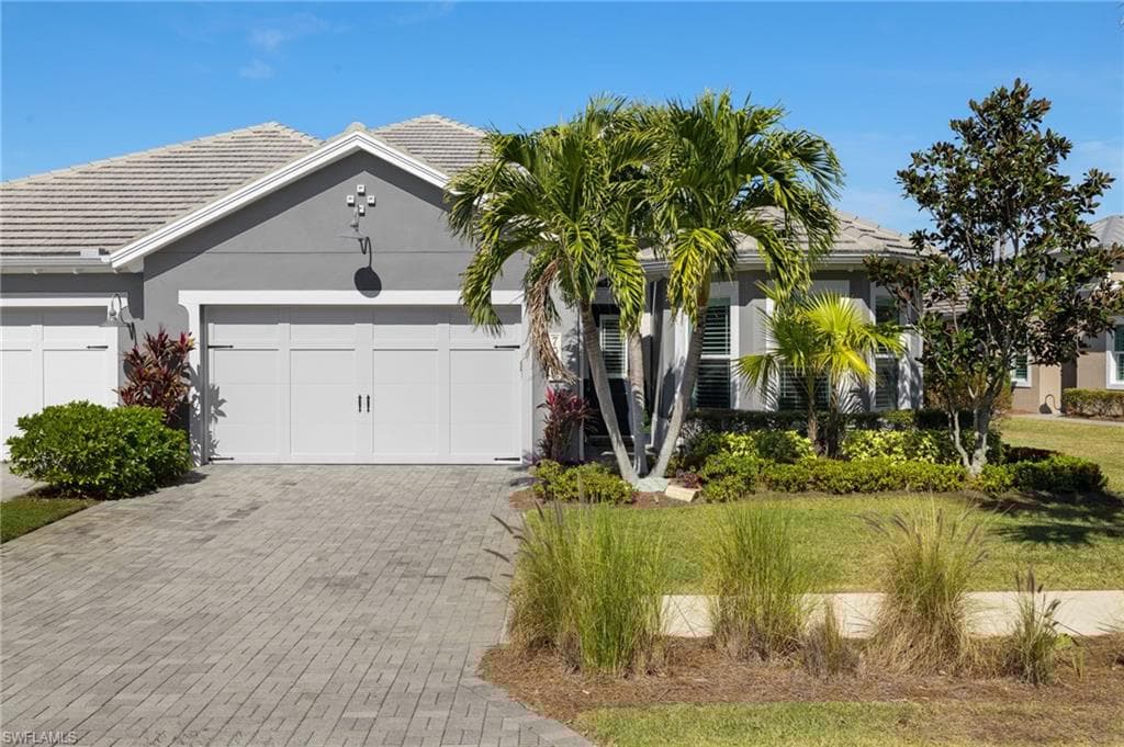 7014 Dominica Dr, Naples, FL 34113-33