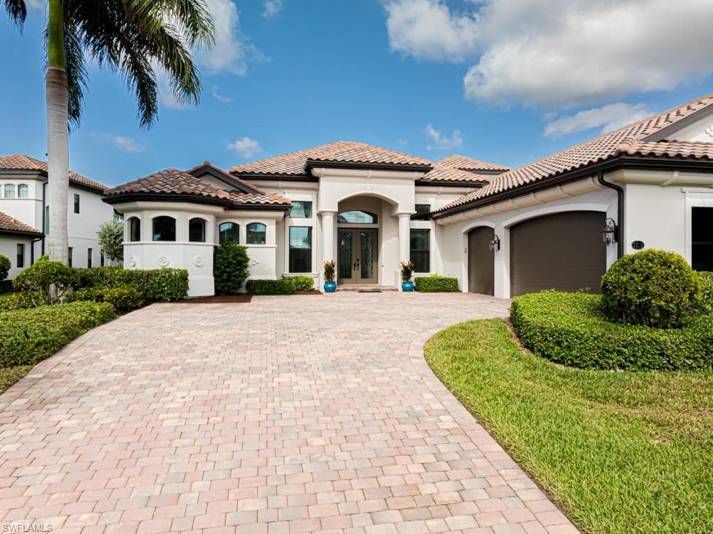 3273 Runaway Ln, Naples, FL 34114-2