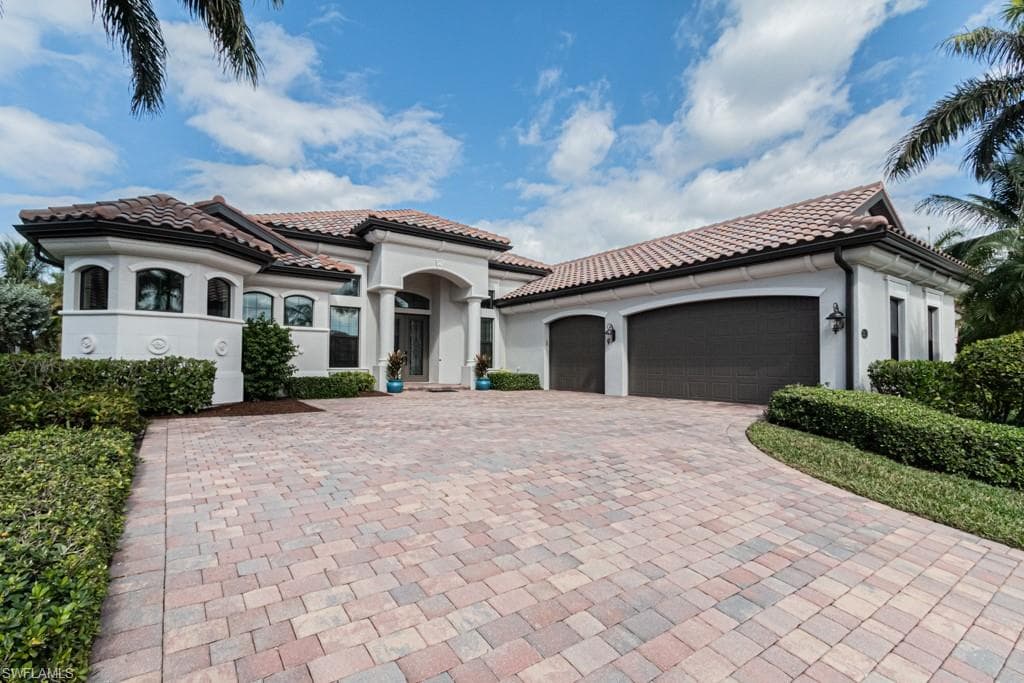 3273 Runaway Ln, Naples, FL 34114-3