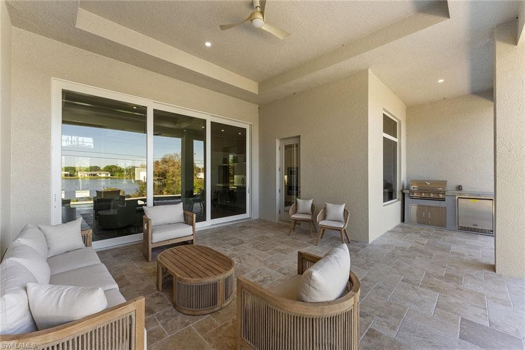 1478 10th St N, Naples, FL 34102-32