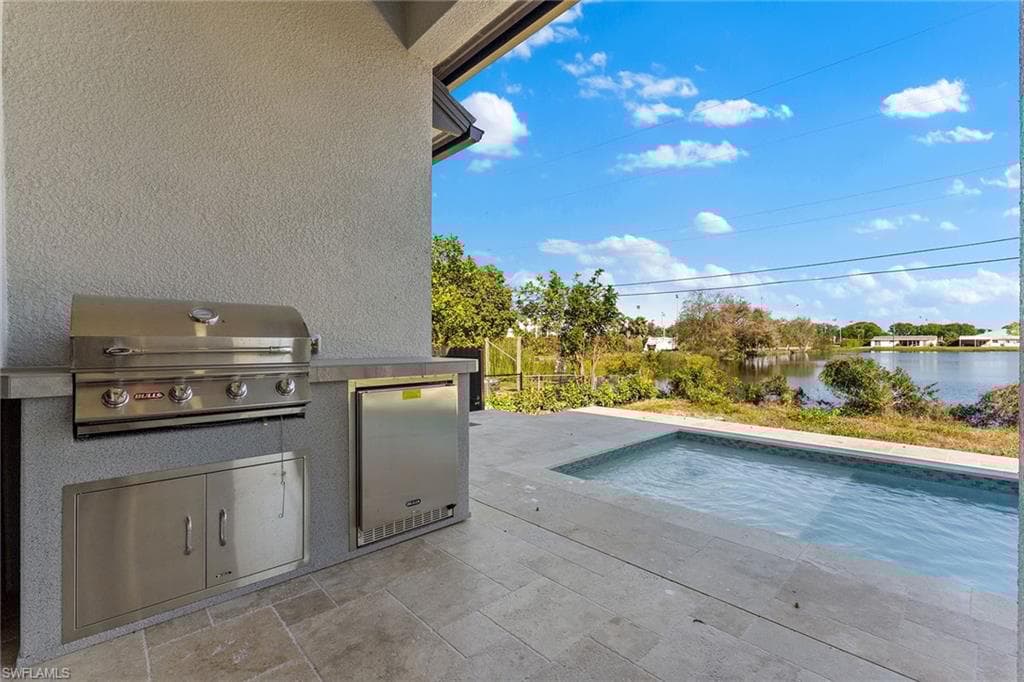1478 10th St N, Naples, FL 34102-33