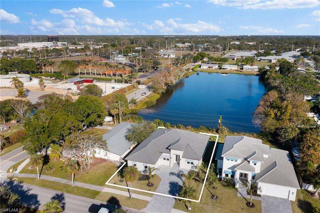 1478 10th St N, Naples, FL 34102-43
