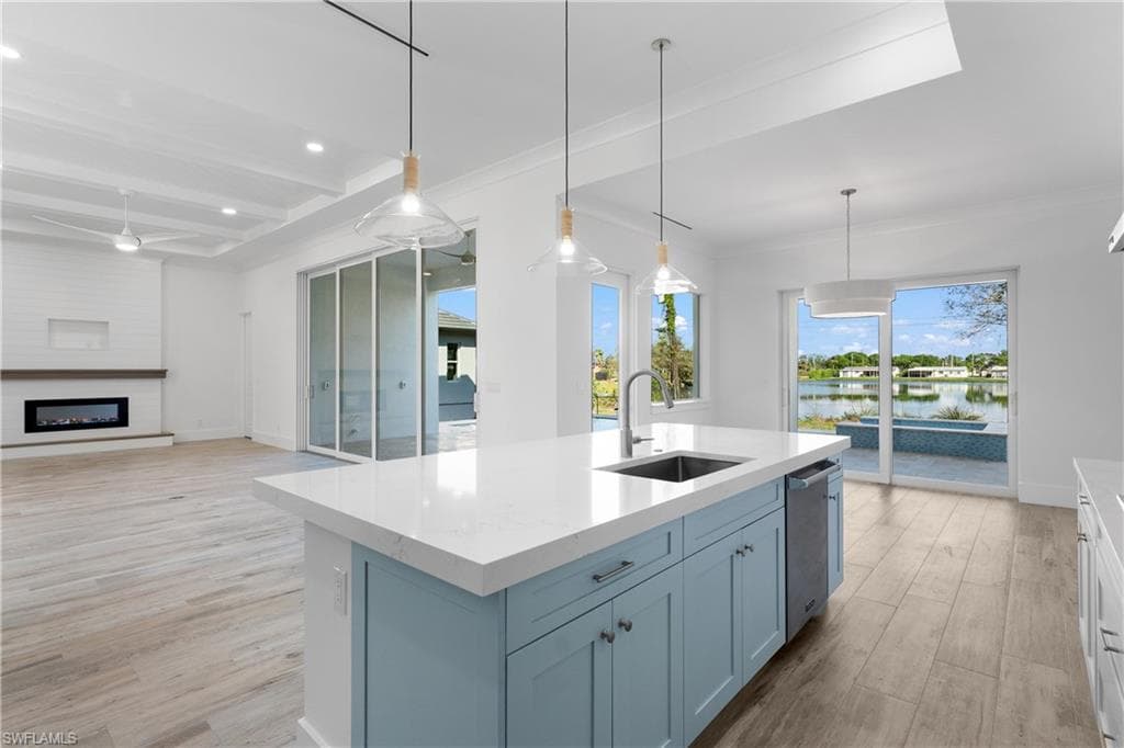 1448 10th St N, Naples, FL 34102-13