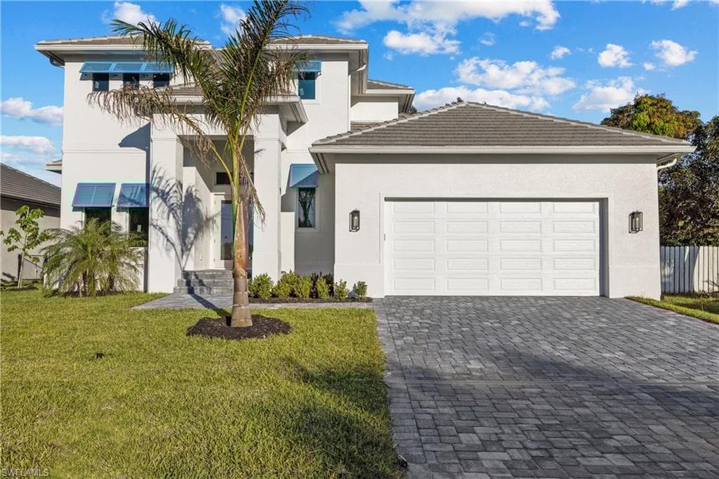 1448 10th St N, Naples, FL 34102-1