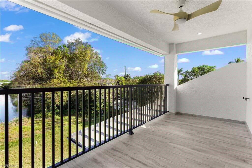 1448 10th St N, Naples, FL 34102-29