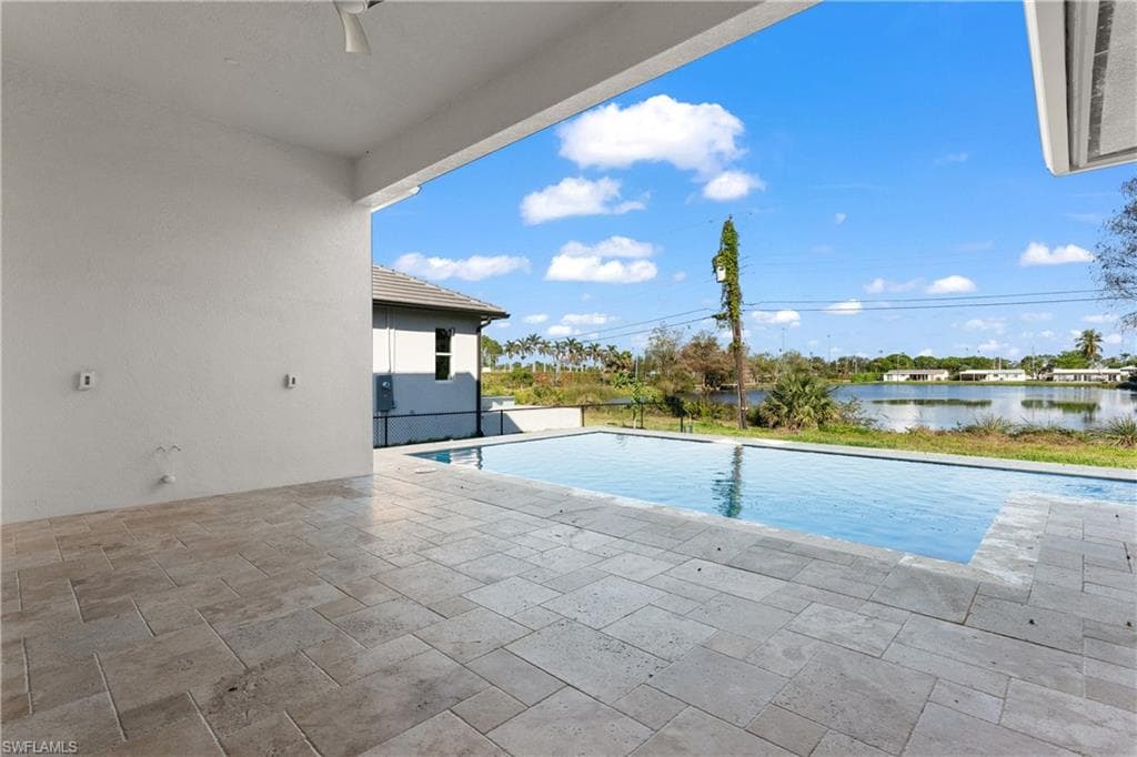 1448 10th St N, Naples, FL 34102-31