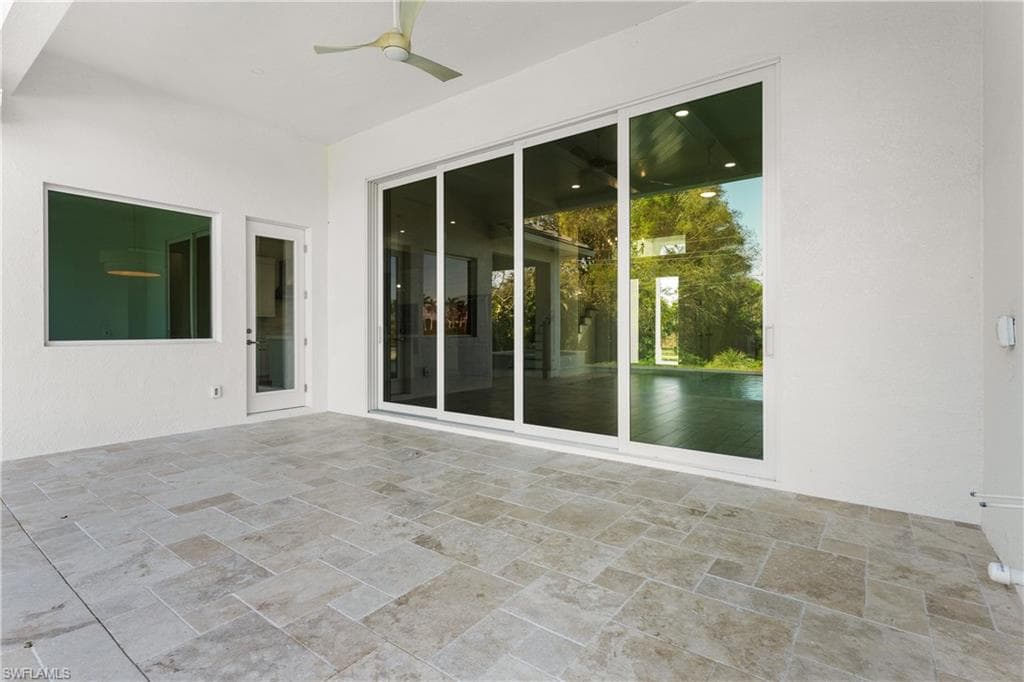 1448 10th St N, Naples, FL 34102-32