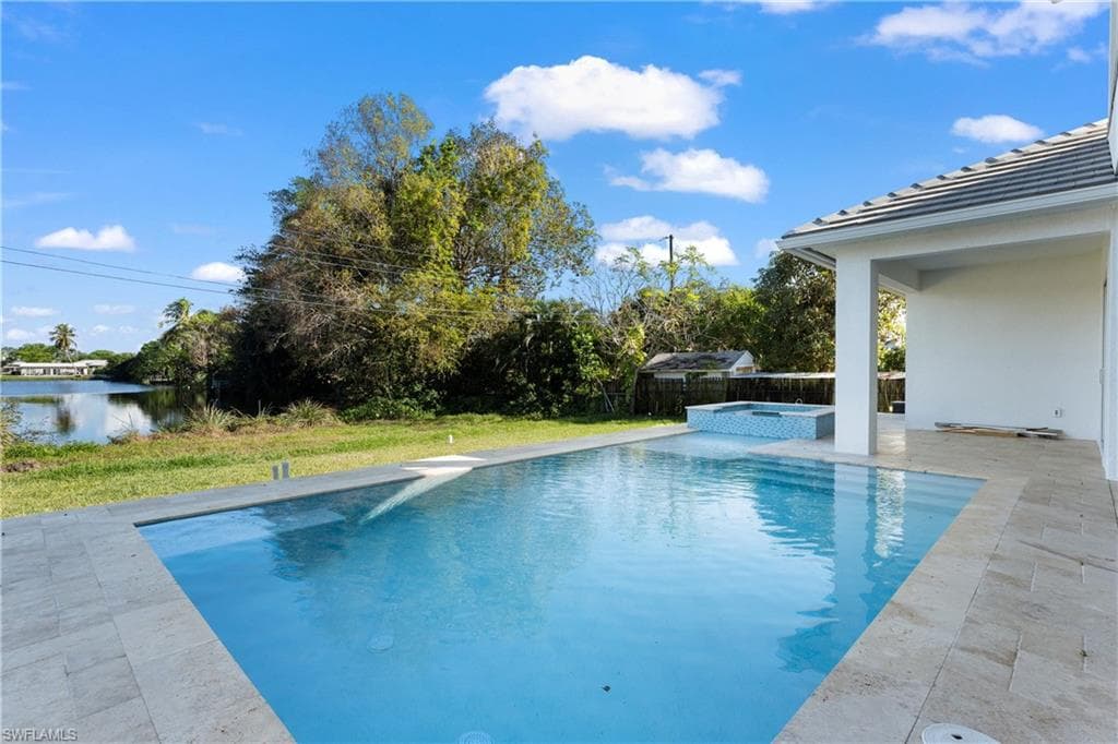 1448 10th St N, Naples, FL 34102-33